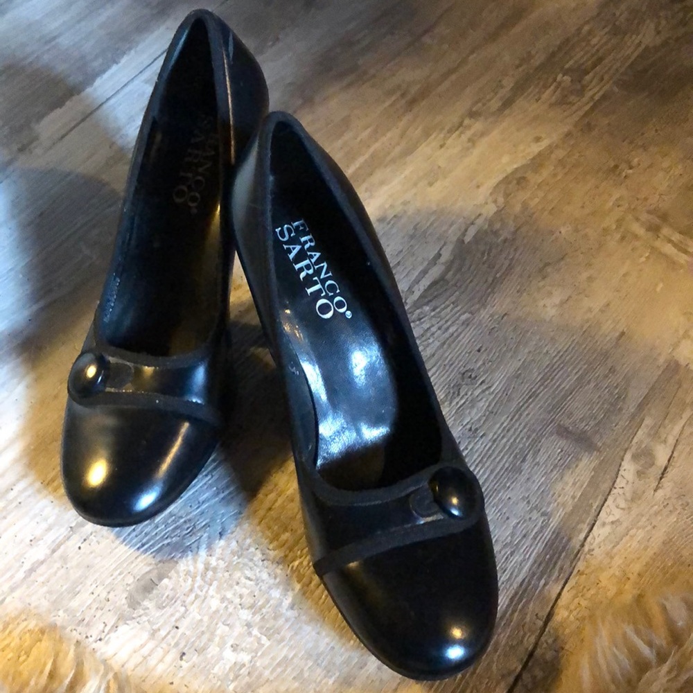 Franco Sarto black leather pump